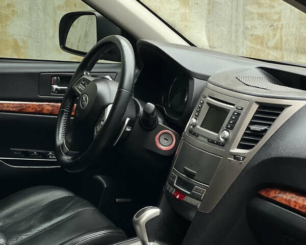 Серый Субару Аутбек, объемом двигателя 2.46 л и пробегом 225 тыс. км за 8900 $, фото 17 на Automoto.ua