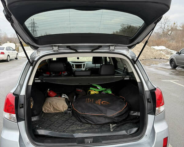 Сірий Субару Аутбек, об'ємом двигуна 2.46 л та пробігом 258 тис. км за 9000 $, фото 12 на Automoto.ua