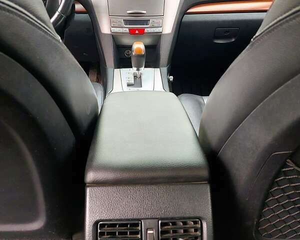 Сірий Субару Аутбек, об'ємом двигуна 2.46 л та пробігом 215 тис. км за 13250 $, фото 29 на Automoto.ua