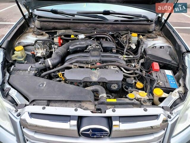 Сірий Субару Аутбек, об'ємом двигуна 2.46 л та пробігом 215 тис. км за 13250 $, фото 46 на Automoto.ua
