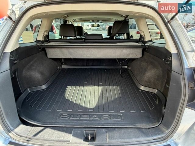 Серый Субару Аутбек, объемом двигателя 2.46 л и пробегом 290 тыс. км за 8400 $, фото 7 на Automoto.ua