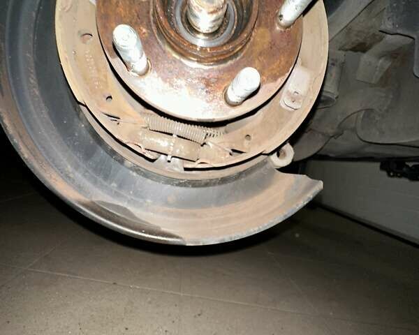 Серый Субару Аутбек, объемом двигателя 2.5 л и пробегом 322 тыс. км за 9700 $, фото 6 на Automoto.ua