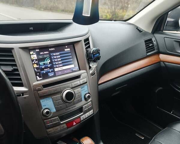 Сірий Субару Аутбек, об'ємом двигуна 2.46 л та пробігом 285 тис. км за 9000 $, фото 9 на Automoto.ua