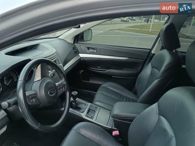 Серый Субару Аутбек, объемом двигателя 2 л и пробегом 237 тыс. км за 9900 $, фото 7 на Automoto.ua