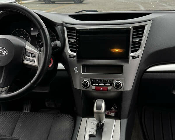 Серый Субару Аутбек, объемом двигателя 2.5 л и пробегом 235 тыс. км за 10000 $, фото 9 на Automoto.ua