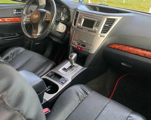 Серый Субару Аутбек, объемом двигателя 2.46 л и пробегом 180 тыс. км за 8700 $, фото 4 на Automoto.ua