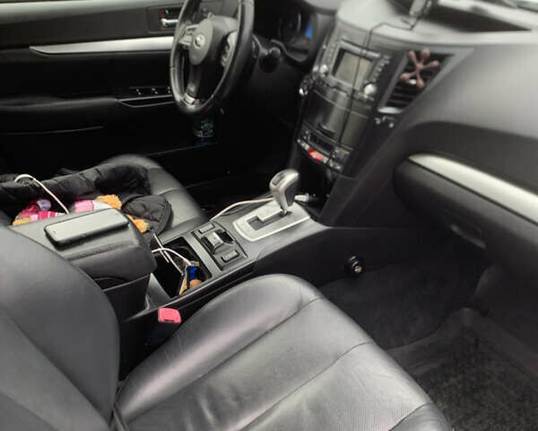 Сірий Субару Аутбек, об'ємом двигуна 2.46 л та пробігом 245 тис. км за 11000 $, фото 15 на Automoto.ua