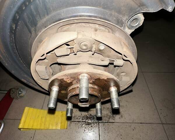 Серый Субару Аутбек, объемом двигателя 2.5 л и пробегом 322 тыс. км за 9200 $, фото 11 на Automoto.ua