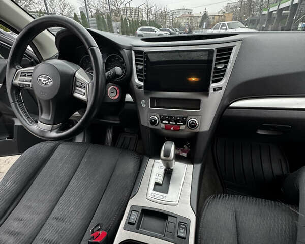 Серый Субару Аутбек, объемом двигателя 2.5 л и пробегом 235 тыс. км за 10000 $, фото 7 на Automoto.ua