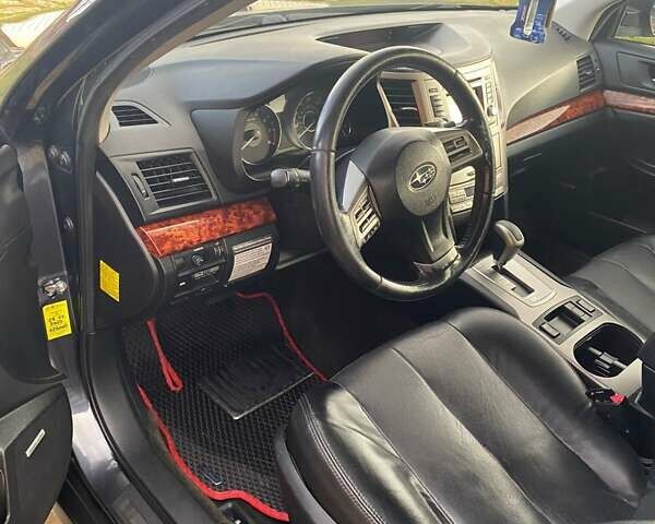 Серый Субару Аутбек, объемом двигателя 2.46 л и пробегом 180 тыс. км за 8700 $, фото 1 на Automoto.ua