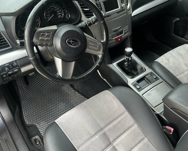 Сірий Субару Аутбек, об'ємом двигуна 2 л та пробігом 240 тис. км за 7500 $, фото 31 на Automoto.ua