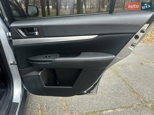 Серый Субару Аутбек, объемом двигателя 2.46 л и пробегом 216 тыс. км за 10700 $, фото 20 на Automoto.ua