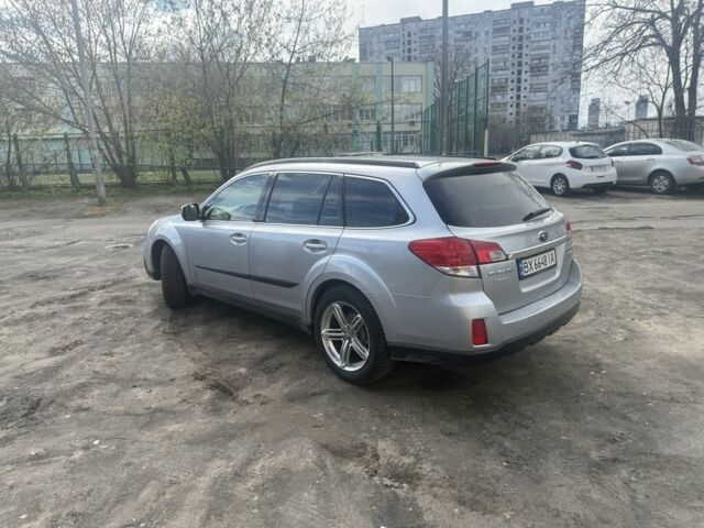 Серый Субару Аутбек, объемом двигателя 2 л и пробегом 300 тыс. км за 8000 $, фото 4 на Automoto.ua