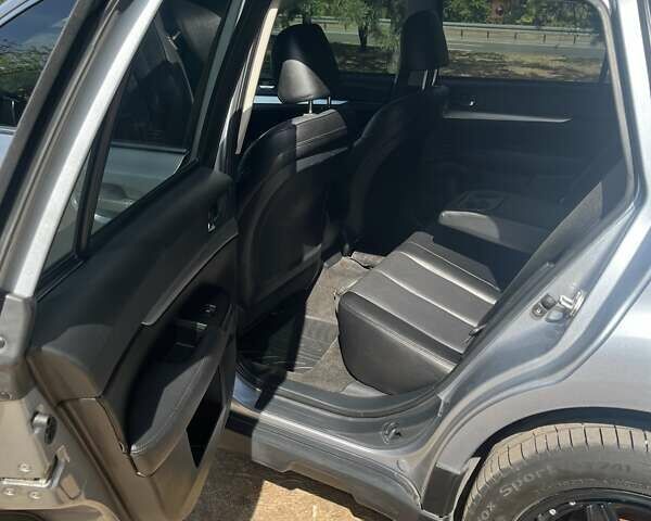 Серый Субару Аутбек, объемом двигателя 2.46 л и пробегом 225 тыс. км за 10500 $, фото 6 на Automoto.ua