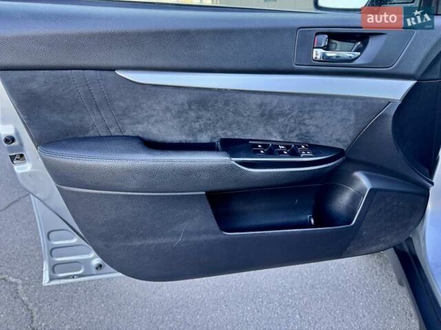 Серый Субару Аутбек, объемом двигателя 2.5 л и пробегом 130 тыс. км за 7700 $, фото 24 на Automoto.ua