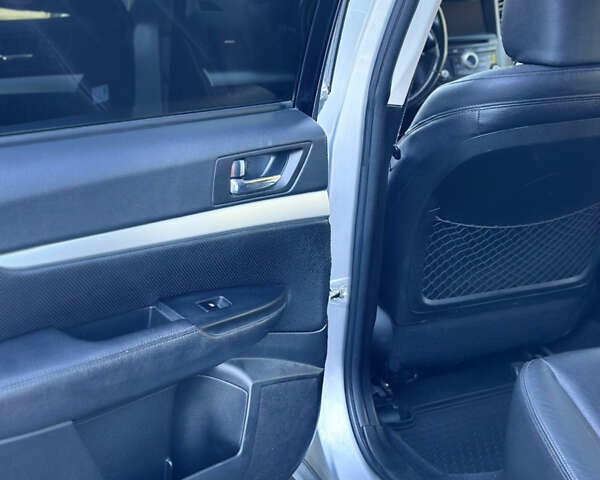Сірий Субару Аутбек, об'ємом двигуна 2 л та пробігом 292 тис. км за 11800 $, фото 25 на Automoto.ua