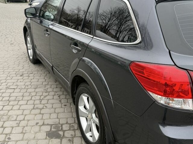 Серый Субару Аутбек, объемом двигателя 2.5 л и пробегом 270 тыс. км за 9500 $, фото 4 на Automoto.ua