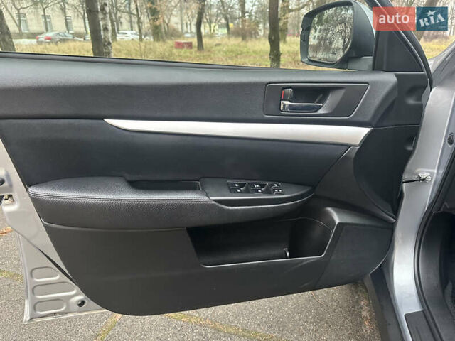 Серый Субару Аутбек, объемом двигателя 2.46 л и пробегом 216 тыс. км за 10700 $, фото 14 на Automoto.ua