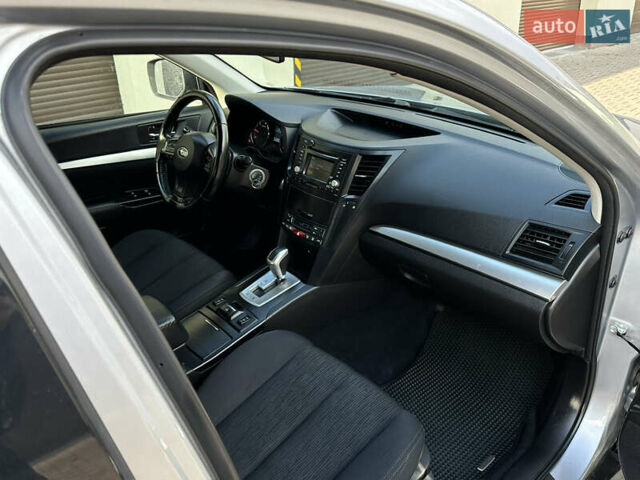 Серый Субару Аутбек, объемом двигателя 2 л и пробегом 269 тыс. км за 7950 $, фото 42 на Automoto.ua