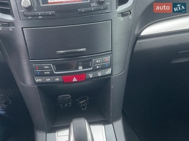 Серый Субару Аутбек, объемом двигателя 2 л и пробегом 180 тыс. км за 9490 $, фото 21 на Automoto.ua