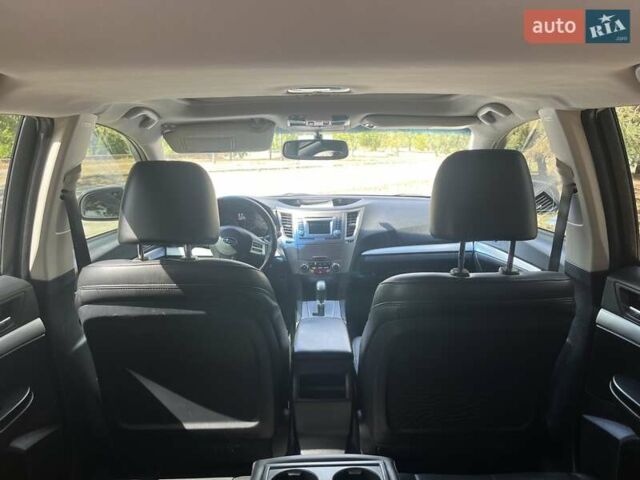 Серый Субару Аутбек, объемом двигателя 2.46 л и пробегом 225 тыс. км за 10500 $, фото 9 на Automoto.ua