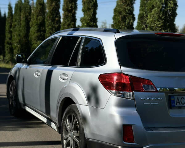 Сірий Субару Аутбек, об'ємом двигуна 2 л та пробігом 292 тис. км за 11800 $, фото 12 на Automoto.ua