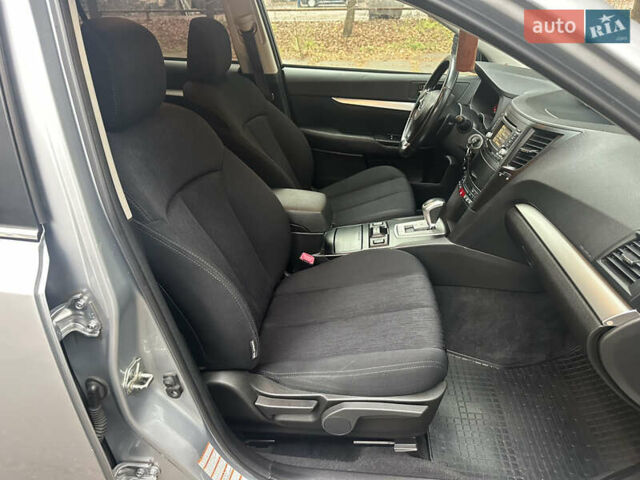 Серый Субару Аутбек, объемом двигателя 2.46 л и пробегом 216 тыс. км за 10700 $, фото 25 на Automoto.ua