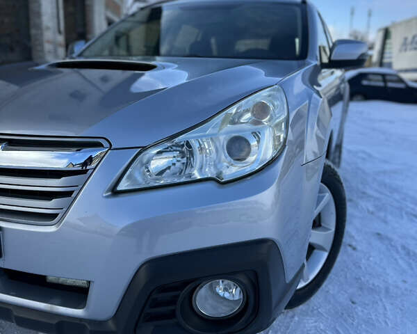Сірий Субару Аутбек, об'ємом двигуна 2 л та пробігом 262 тис. км за 11000 $, фото 1 на Automoto.ua