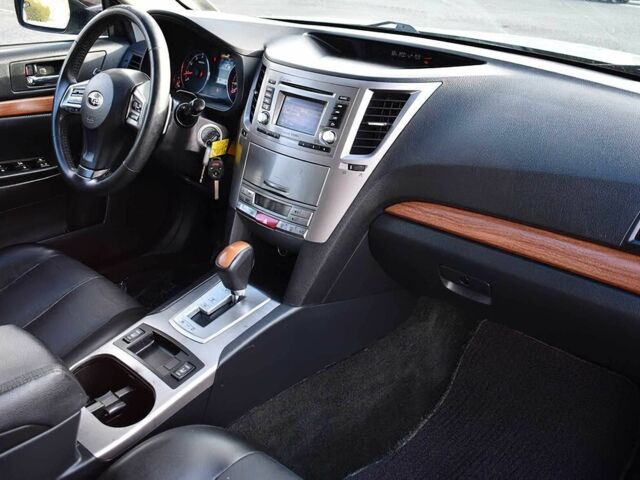 Серый Субару Аутбек, объемом двигателя 2.5 л и пробегом 83 тыс. км за 2000 $, фото 11 на Automoto.ua