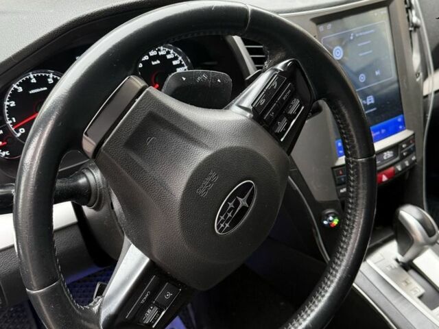 Серый Субару Аутбек, объемом двигателя 2.5 л и пробегом 270 тыс. км за 9500 $, фото 3 на Automoto.ua