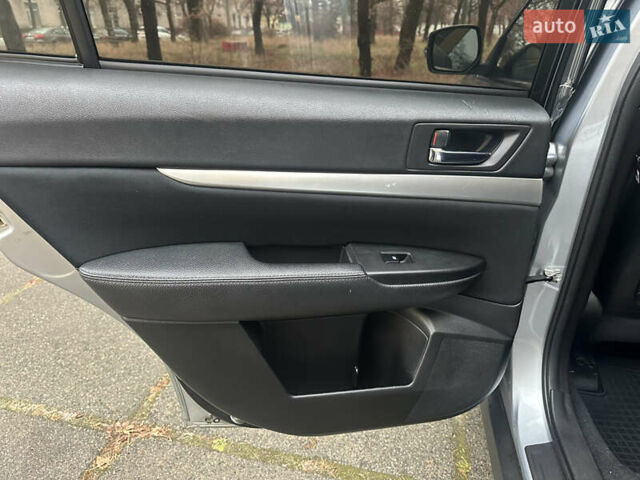 Серый Субару Аутбек, объемом двигателя 2.46 л и пробегом 216 тыс. км за 10700 $, фото 17 на Automoto.ua