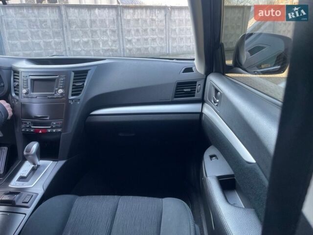 Серый Субару Аутбек, объемом двигателя 2 л и пробегом 134 тыс. км за 13600 $, фото 22 на Automoto.ua