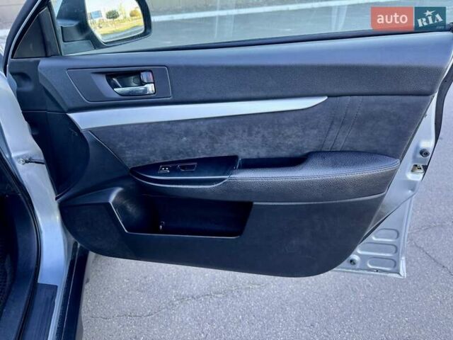 Серый Субару Аутбек, объемом двигателя 2.5 л и пробегом 130 тыс. км за 7700 $, фото 14 на Automoto.ua