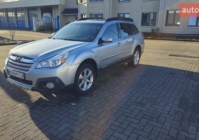 Серый Субару Аутбек, объемом двигателя 2.46 л и пробегом 215 тыс. км за 9800 $, фото 2 на Automoto.ua