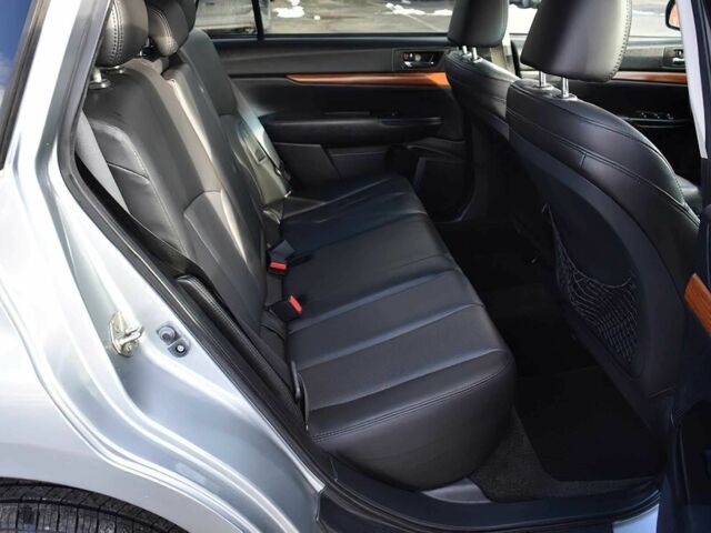 Серый Субару Аутбек, объемом двигателя 2.5 л и пробегом 83 тыс. км за 2000 $, фото 14 на Automoto.ua