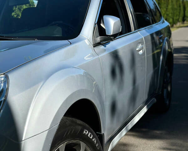 Сірий Субару Аутбек, об'ємом двигуна 2 л та пробігом 292 тис. км за 11800 $, фото 2 на Automoto.ua