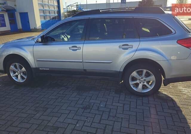 Серый Субару Аутбек, объемом двигателя 2.46 л и пробегом 215 тыс. км за 9800 $, фото 8 на Automoto.ua