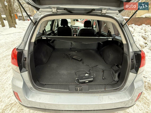 Серый Субару Аутбек, объемом двигателя 2 л и пробегом 271 тыс. км за 8500 $, фото 8 на Automoto.ua