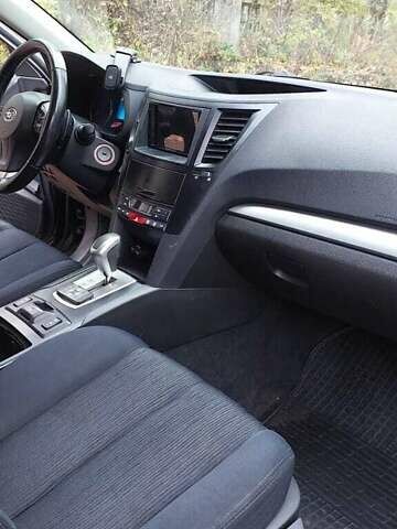 Серый Субару Аутбек, объемом двигателя 2.46 л и пробегом 180 тыс. км за 9000 $, фото 6 на Automoto.ua