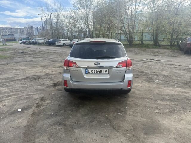 Серый Субару Аутбек, объемом двигателя 2 л и пробегом 300 тыс. км за 8000 $, фото 3 на Automoto.ua