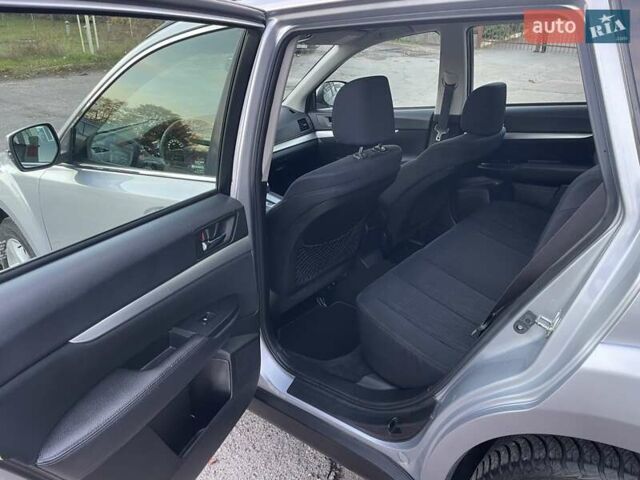 Серый Субару Аутбек, объемом двигателя 2 л и пробегом 181 тыс. км за 9999 $, фото 3 на Automoto.ua