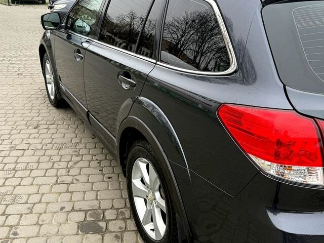 Серый Субару Аутбек, объемом двигателя 2.5 л и пробегом 270 тыс. км за 9000 $, фото 2 на Automoto.ua