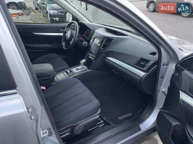 Серый Субару Аутбек, объемом двигателя 2 л и пробегом 181 тыс. км за 9999 $, фото 4 на Automoto.ua