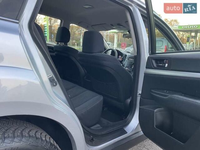 Серый Субару Аутбек, объемом двигателя 2 л и пробегом 181 тыс. км за 9999 $, фото 5 на Automoto.ua