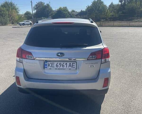 Сірий Субару Аутбек, об'ємом двигуна 2 л та пробігом 245 тис. км за 11200 $, фото 5 на Automoto.ua