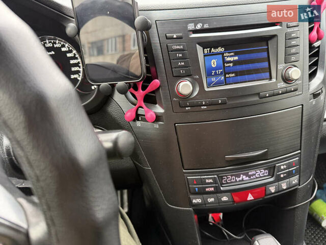 Серый Субару Аутбек, объемом двигателя 2 л и пробегом 271 тыс. км за 8500 $, фото 7 на Automoto.ua