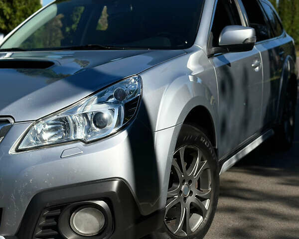 Сірий Субару Аутбек, об'ємом двигуна 2 л та пробігом 292 тис. км за 11800 $, фото 1 на Automoto.ua