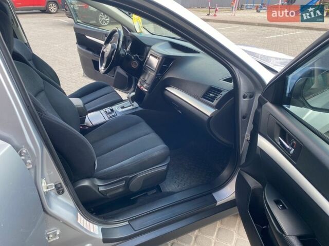 Серый Субару Аутбек, объемом двигателя 2 л и пробегом 265 тыс. км за 12000 $, фото 16 на Automoto.ua