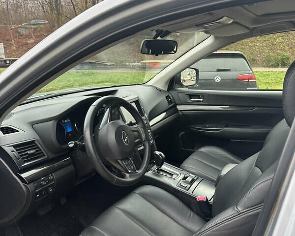 Серый Субару Аутбек, объемом двигателя 2.46 л и пробегом 195 тыс. км за 12500 $, фото 5 на Automoto.ua