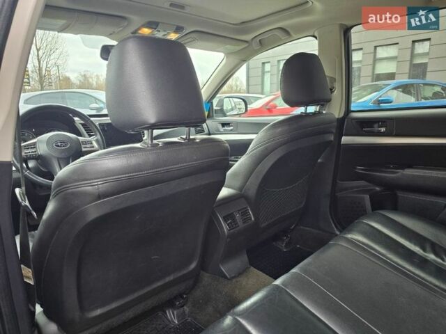 Серый Субару Аутбек, объемом двигателя 2.46 л и пробегом 322 тыс. км за 9500 $, фото 21 на Automoto.ua